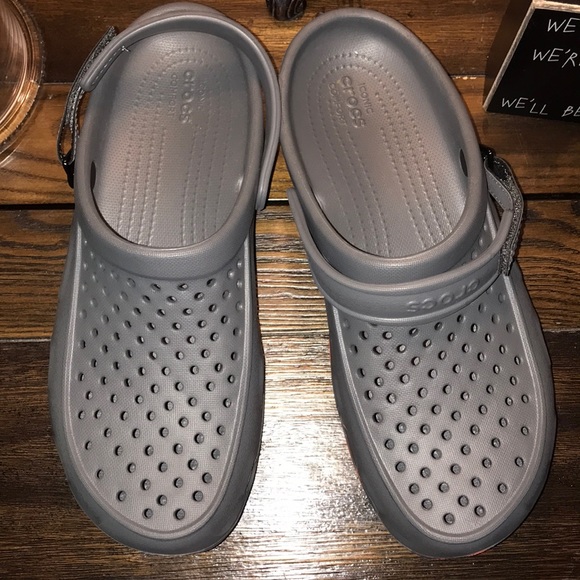 New  Deck 🐊 Crocs - Picture 2 of 8